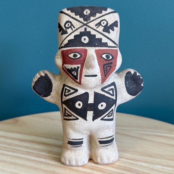 Vintage Peruvian Clay Figure Hand-Painted Black Red White Tribal Design - Picture 1 of 10